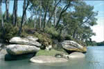 Rochers sur les bords de l'Aven.